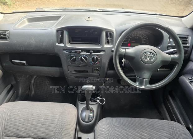 Toyota Succeed 2006 Silver