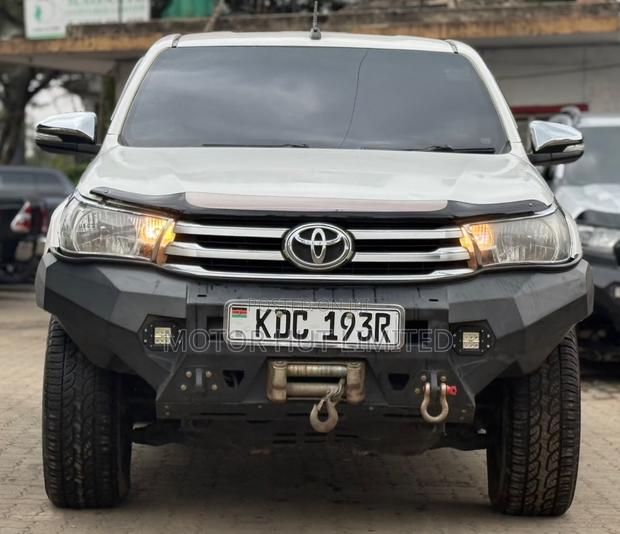Toyota Hilux 2017 White