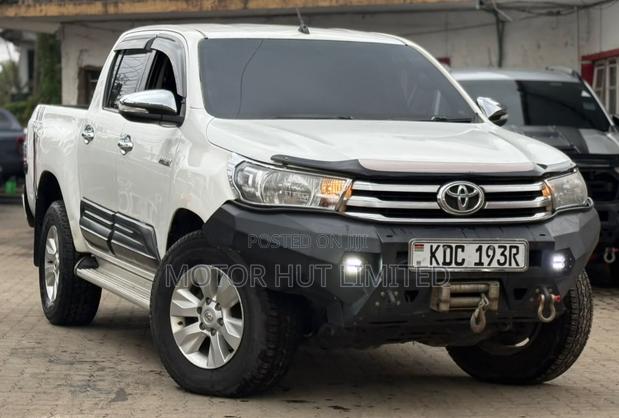 Toyota Hilux 2017 White