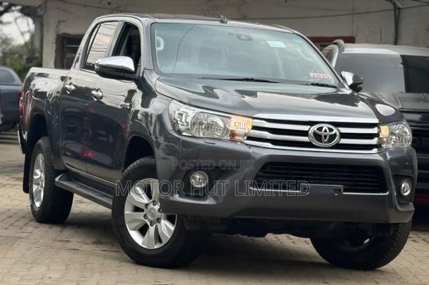 Toyota Hilux 2019 Gray