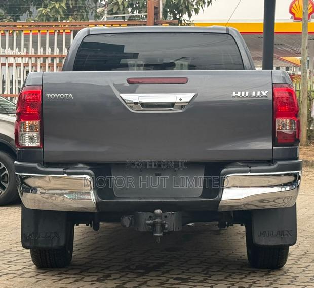 Toyota Hilux 2019 Gray