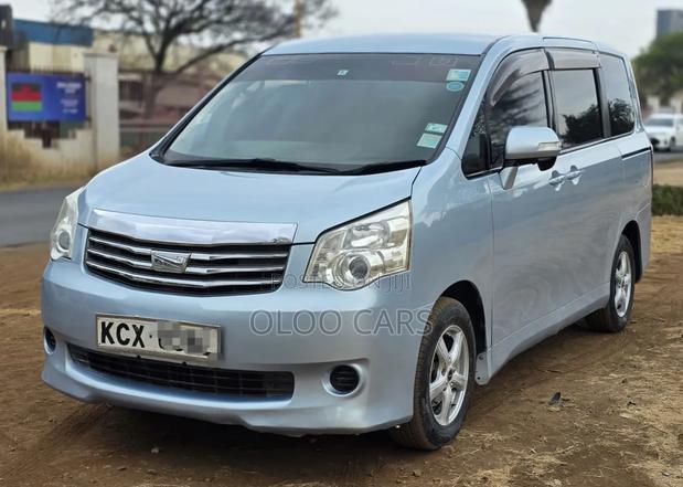 Toyota Noah 2012 Blue