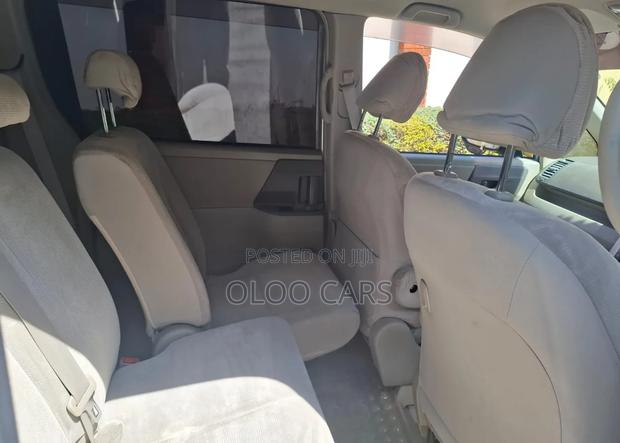 Toyota Noah 2012 Blue