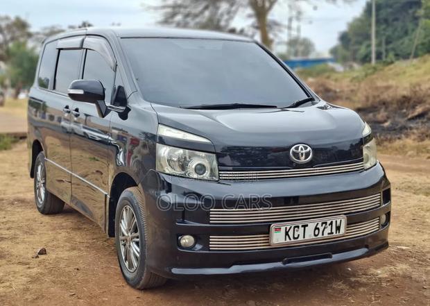 Toyota Voxy 2011 Black
