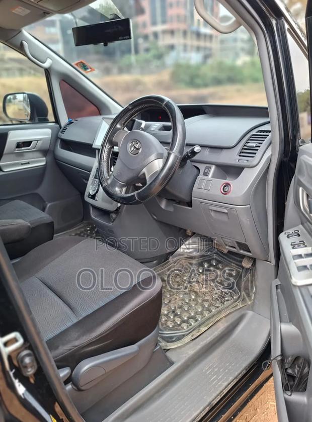 Toyota Voxy 2011 Black