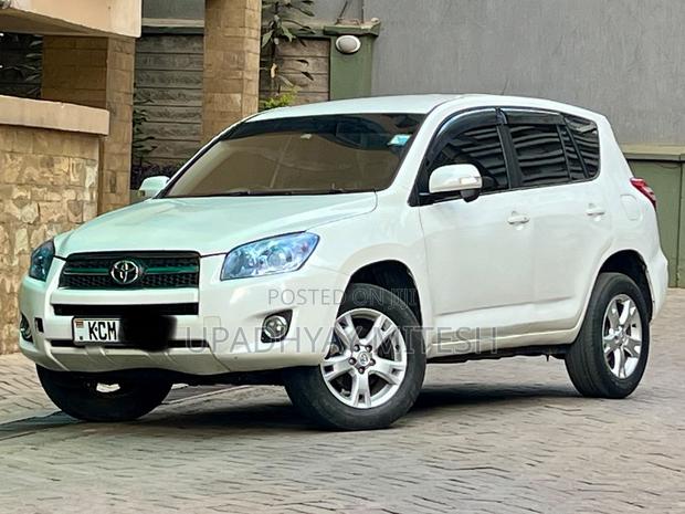 Toyota RAV4 2010 White