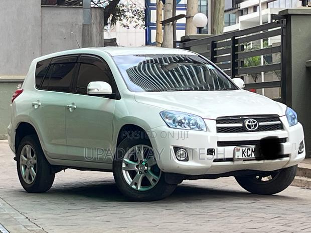 Toyota RAV4 2010 White