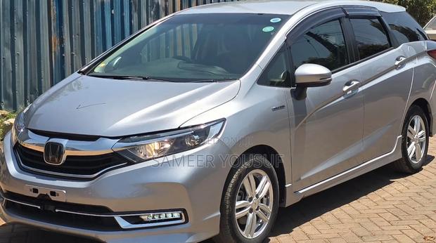 Honda Fit Shuttle 2020 Silver