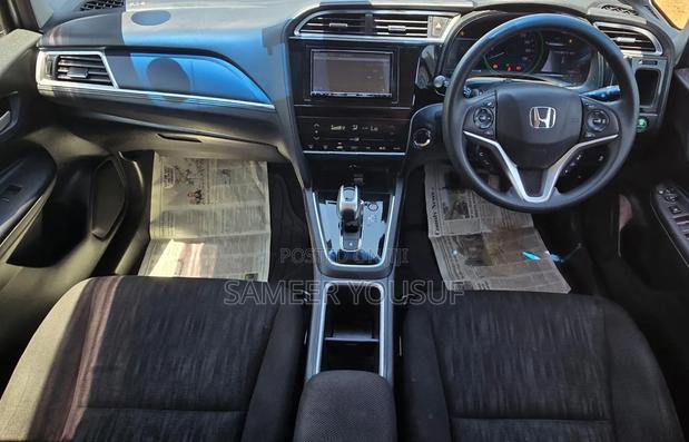 Honda Fit Shuttle 2020 Silver