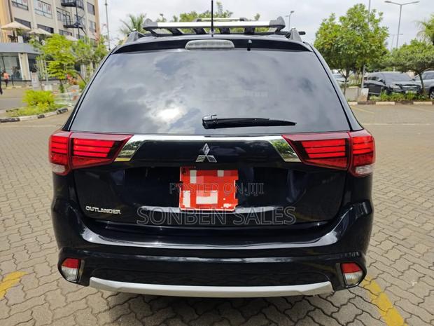 Mitsubishi Outlander 2.4 PHEV AWD 2017 Black