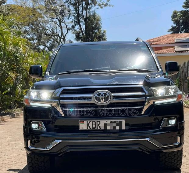 Toyota Land Cruiser 2011