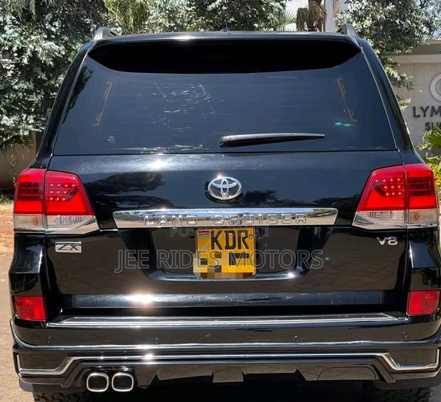 Toyota Land Cruiser 2011