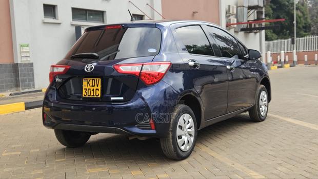 Toyota Vitz 1.0 FWD 5dr 2019 Blue
