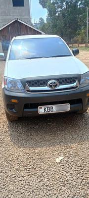 Toyota Hilux 2002 White for sale