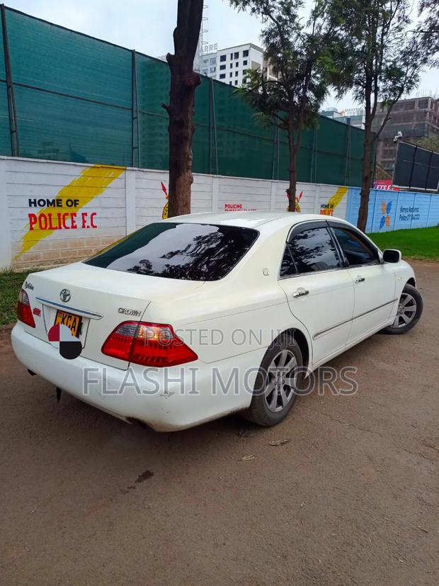 Toyota Crown 2007 White