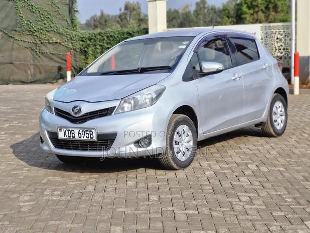 Toyota Vitz 2013 Silver