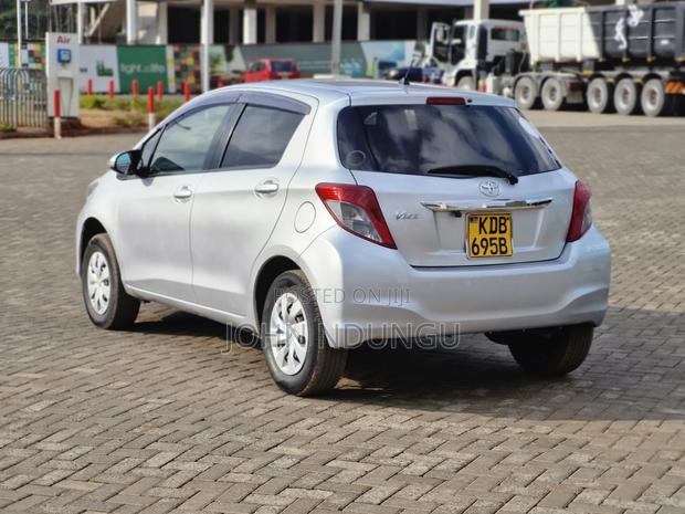 Toyota Vitz 2013 Silver