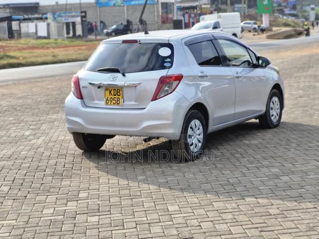 Toyota Vitz 2013 Silver