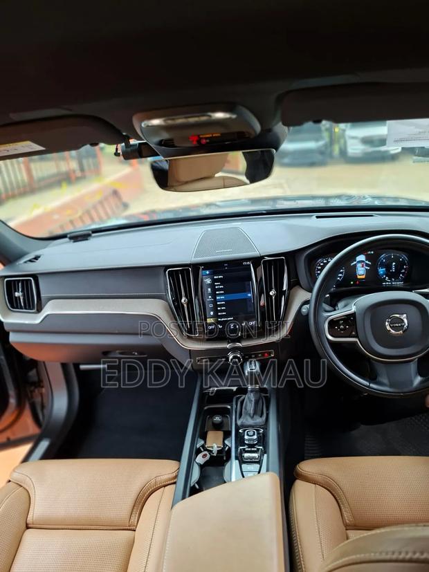 Volvo XC60 2019 Silver