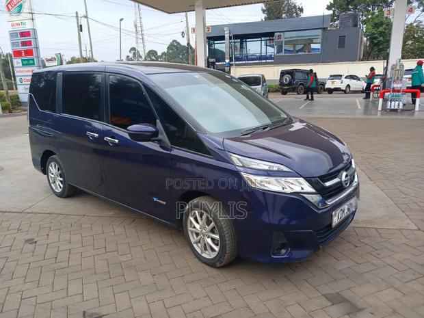 Nissan Serena 2017 Blue