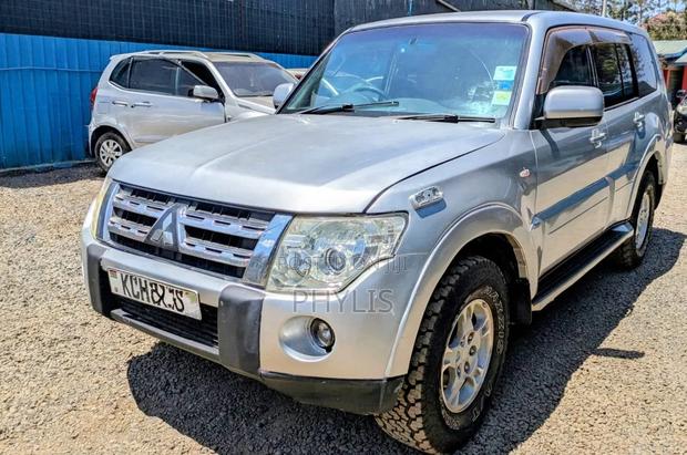 Mitsubishi Pajero 2009 Silver