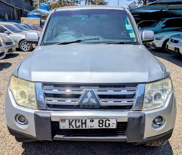 Mitsubishi Pajero 2009 Silver