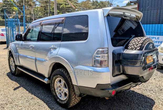 Mitsubishi Pajero 2009 Silver