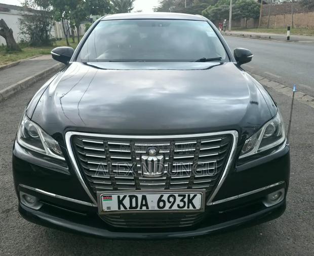 Toyota Crown 2013