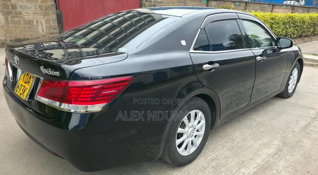 Toyota Crown 2013