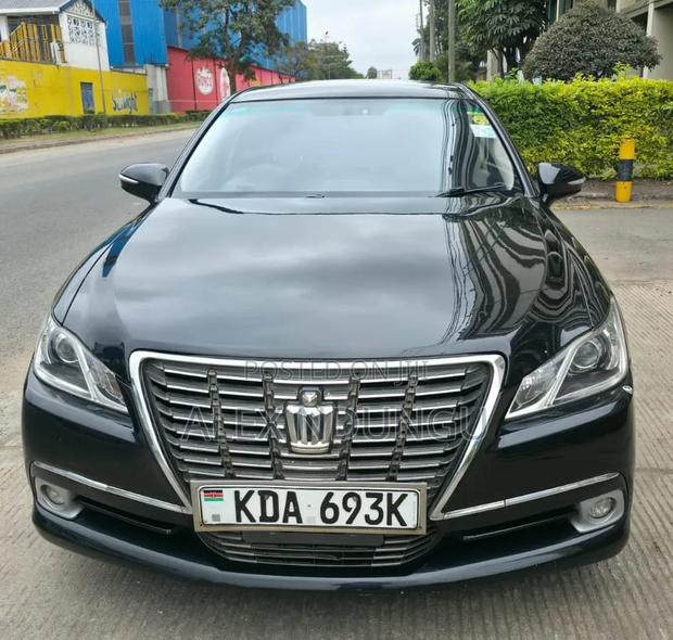 Toyota Crown 2013