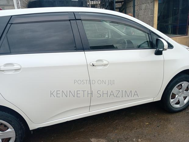 Toyota Ractis 1.3 FWD 2013 White