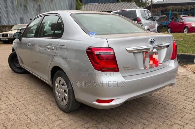 Toyota Axio 2019 Silver