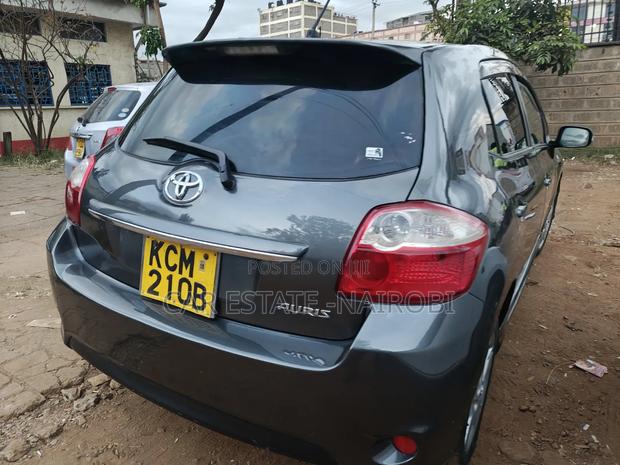 Toyota Auris 2011 Gray