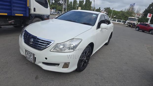 Toyota Crown 2009 White