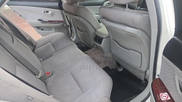 Toyota Crown 2009 White