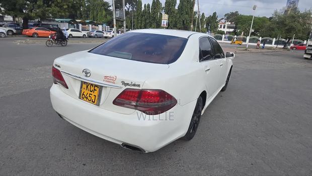Toyota Crown 2009 White