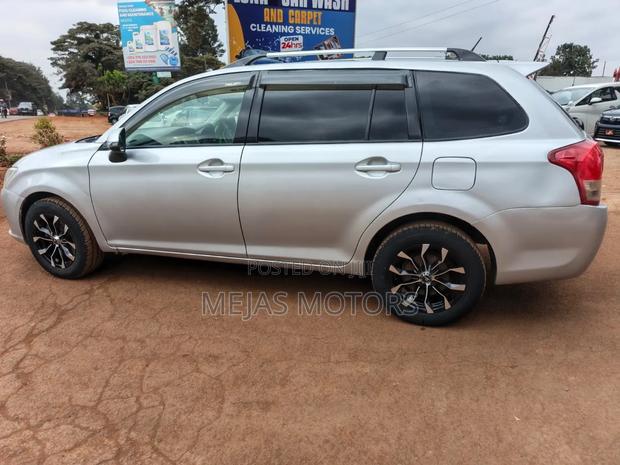 Toyota Corolla Fielder 2011 Silver