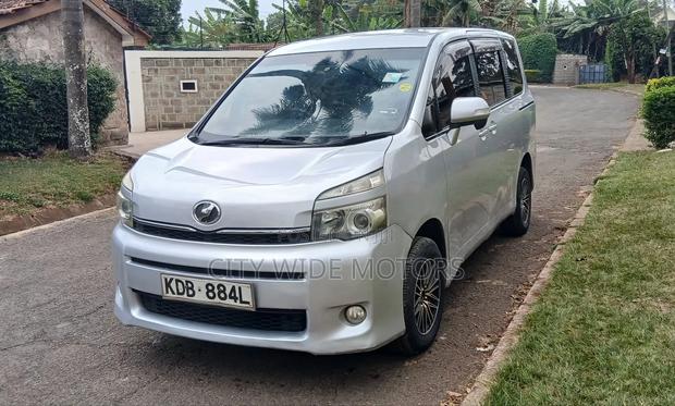 Toyota Voxy 2013 Silver