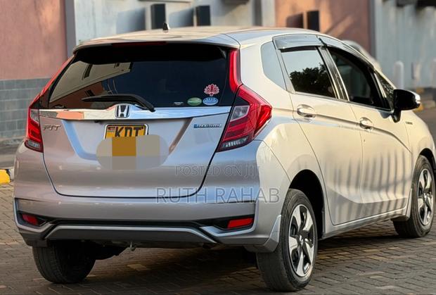 Honda Fit 2018 Silver