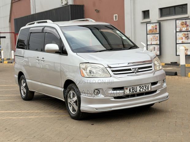 Toyota Noah 2.0 FWD (8 Seater) 2006 Silver