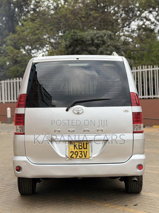 Toyota Noah 2.0 FWD (8 Seater) 2006 Silver