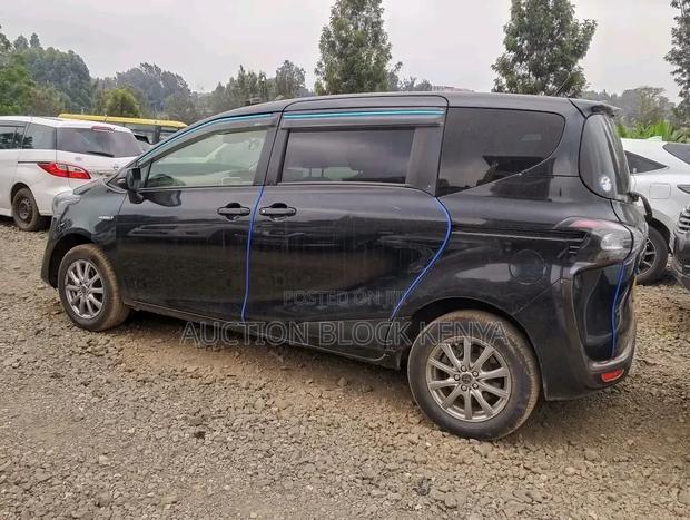 Toyota Sienta 2018 Black