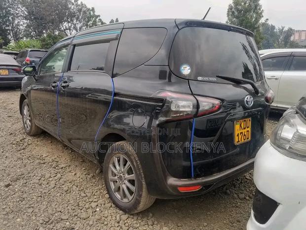 Toyota Sienta 2018 Black