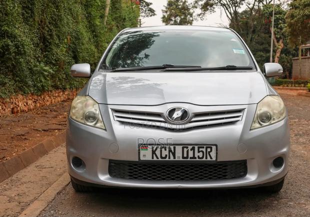 Toyota Auris 2010 Silver