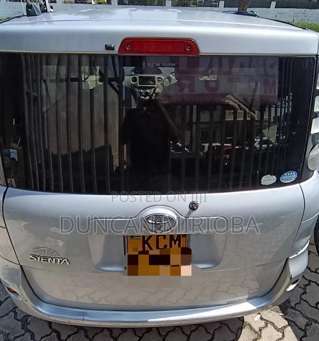 Toyota Sienta 2011 Gray