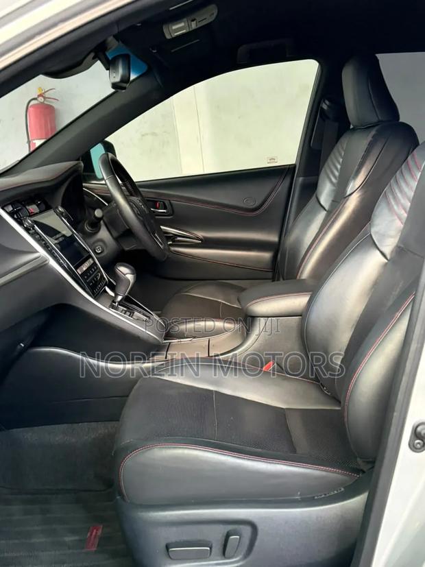 Toyota Harrier 2019 Silver