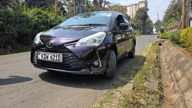 Toyota Vitz 2018 Burgundy