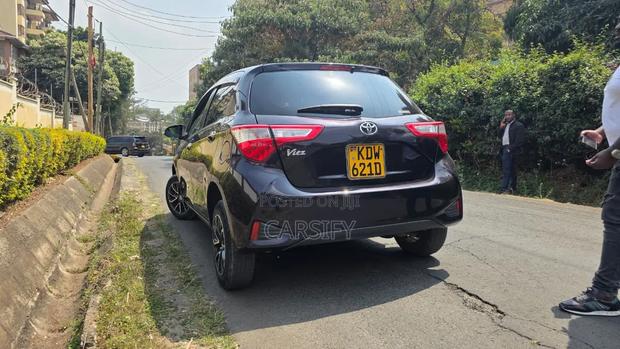 Toyota Vitz 2018 Burgundy