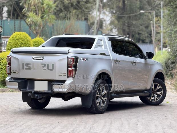 Isuzu D-MAX 2022 Silver