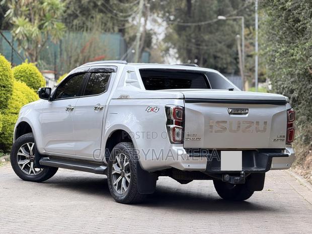 Isuzu D-MAX 2022 Silver